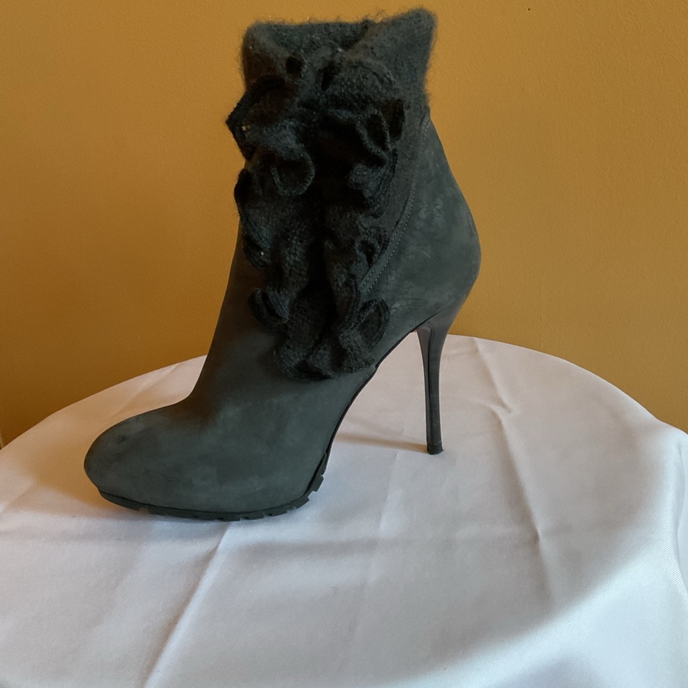 Elegant Grey Suede Stiletto Ankle Boots with Ruffle Detail Size 7.5 - Picture 1 of 9